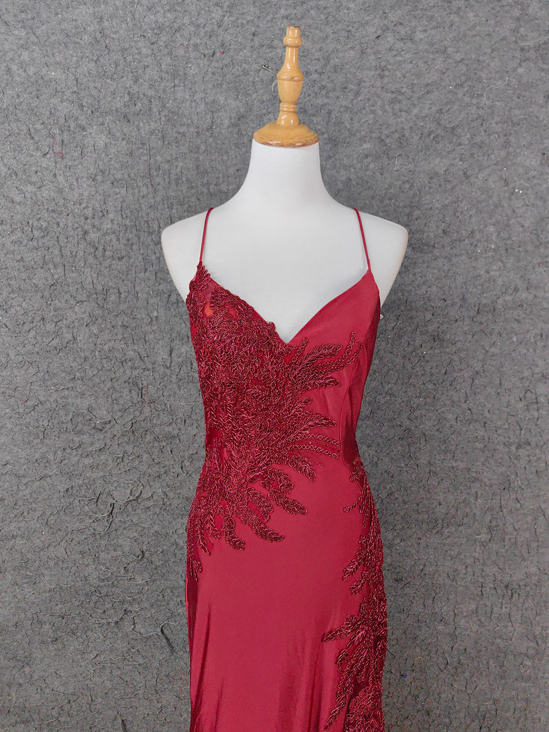 Classic Burgundy Mermaid Spaghetti Strap V-Neck Embroidered Satin Long Formal Prom Dresses Secondary image