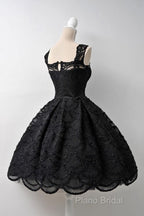 Classic Square Knee-Length Sleeveless Black Lace Homecoming Dresses