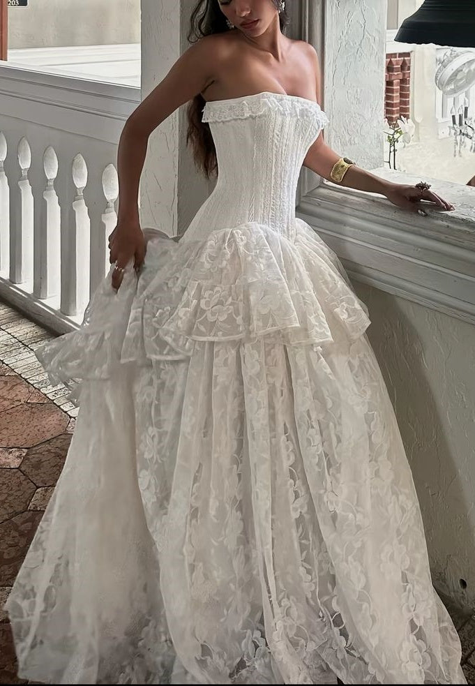 Classic White Lace Strapless Wedding Dresses Sleeveless Bridal Gown Main image