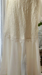 Clean And Elegant White V-Neck Lace Beaded Mermaid Long Formal Prom Dresses