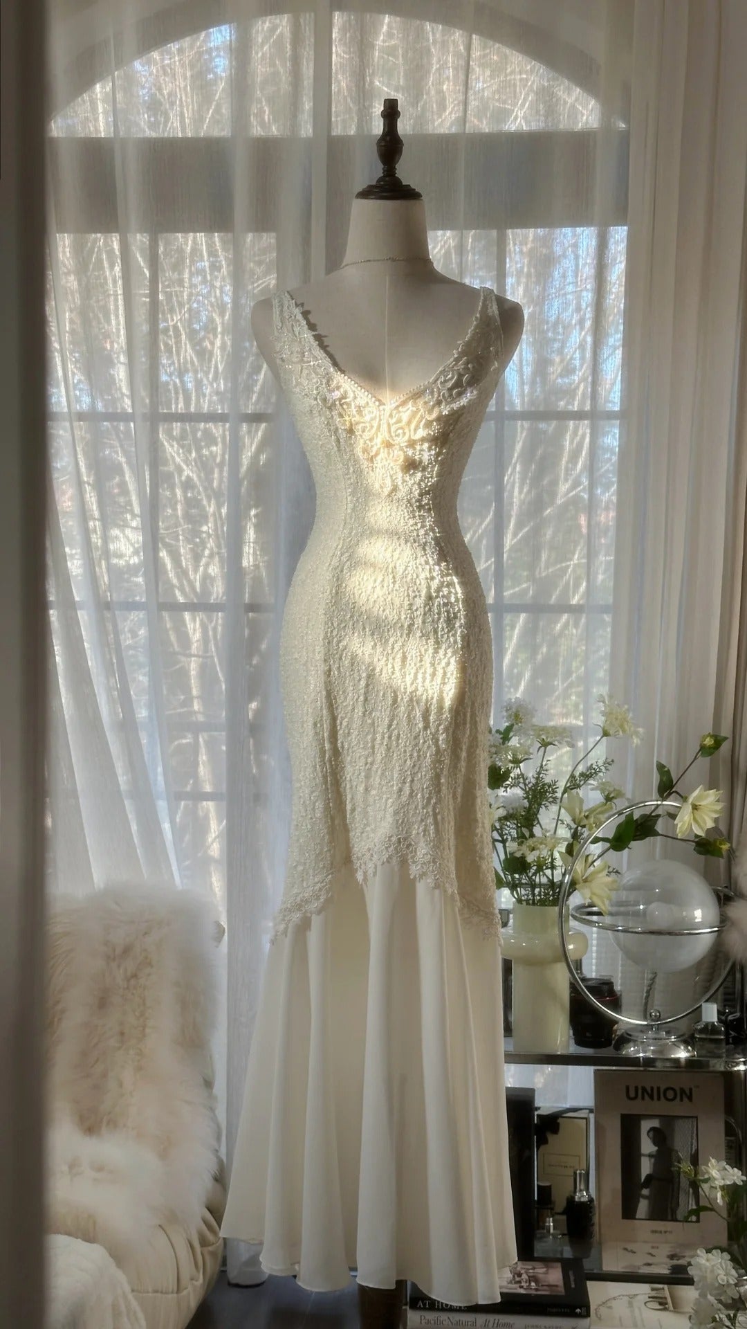 Clean And Elegant White V-Neck Lace Beaded Mermaid Long Formal Prom Dresses