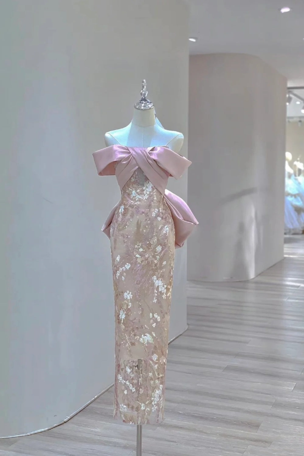 Customized Size And Color New Fashionable High End Long Dresses Main image
