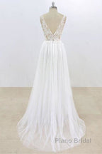 Deep V-neck Lace A-line Tulle Wedding Dress