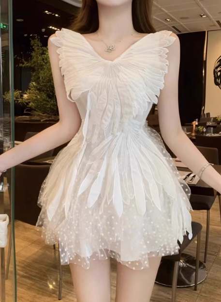 Design White Feather Splicing Polka Dot Princess Puffy Birthday Dresses Homecoming Dresses