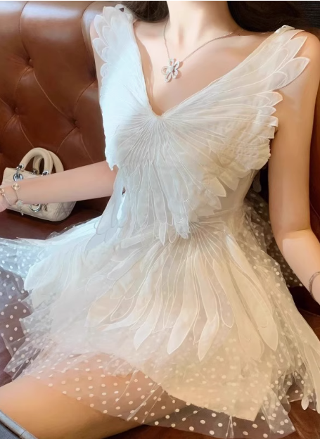 Design White Feather Splicing Polka Dot Princess Puffy Birthday Dresses Homecoming Dresses Main image