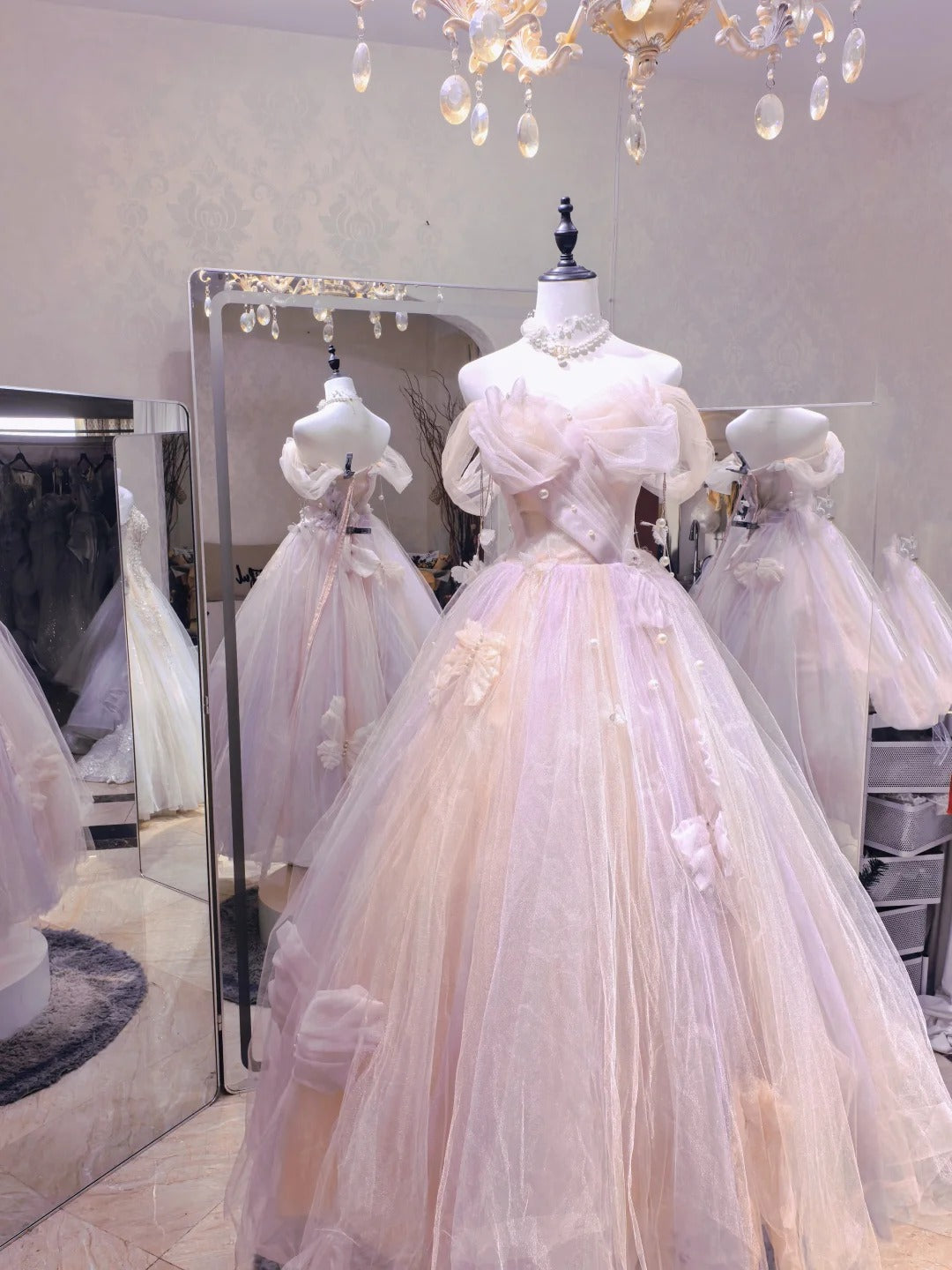 Dreamy Light Pink Off-Shoulder Tulle Floor-Length Ball Gown Prom Dresses Secondary image