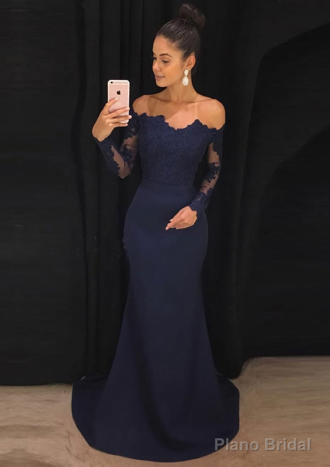 Elastic Satin Prom Dresses Sheath/Column Off-The-Shoulder Court Train With Lace Main image