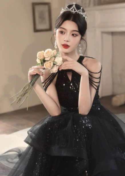 Elegant Black A-Line Halter Neck Chain Sequined Tulle Long Formal Prom Dresses