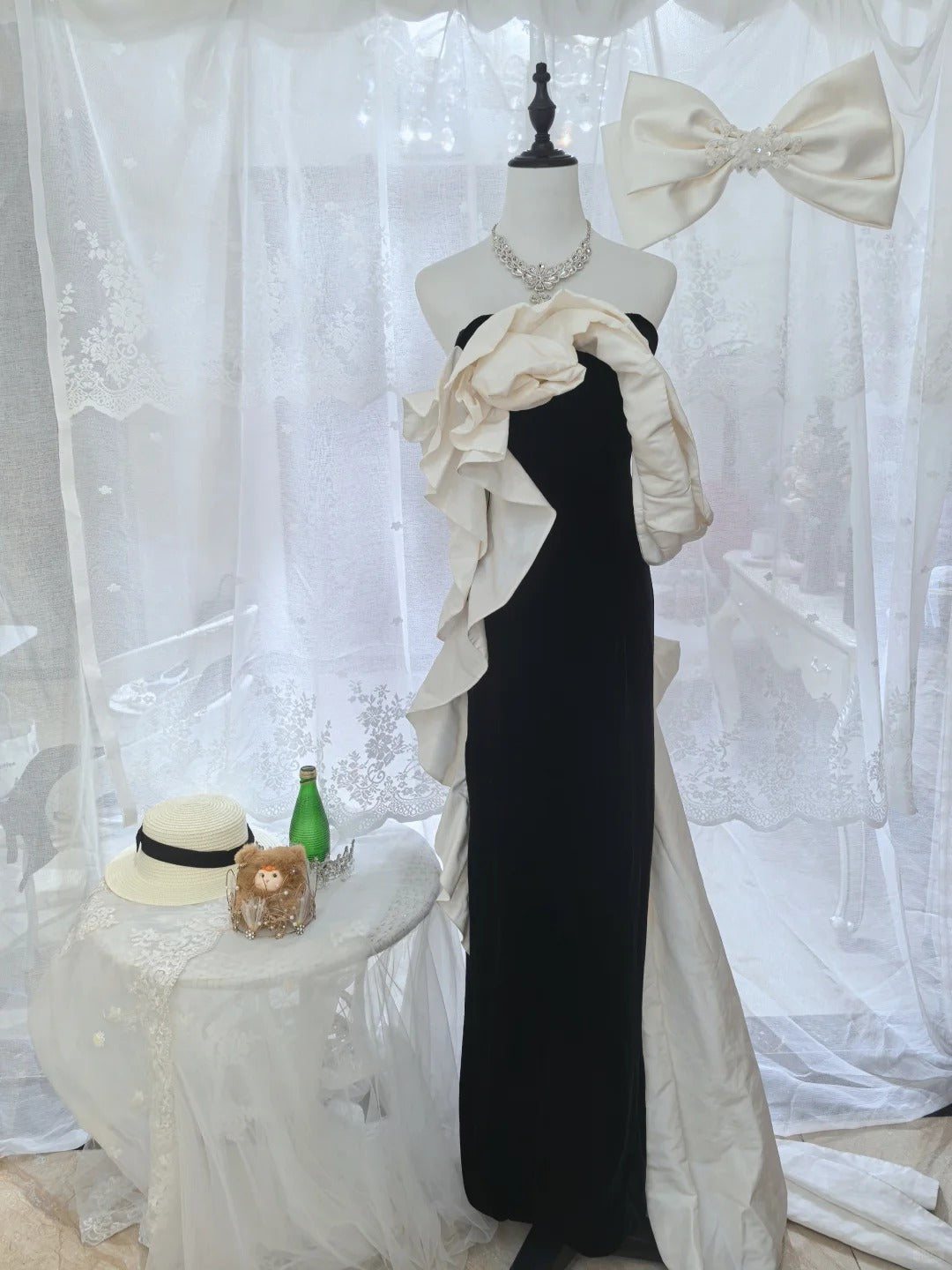 Elegant Black And White Color-Blocked Mermaid Strapless Velvet Satin Long Formal Prom Dresses