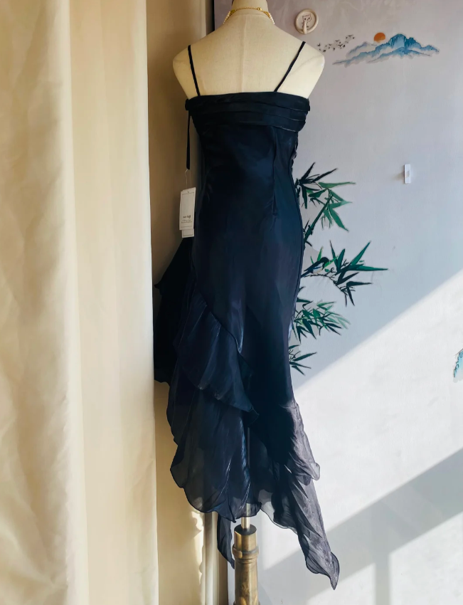 Elegant Black Irregular Pleated Halter Satin Formal Prom Dresses