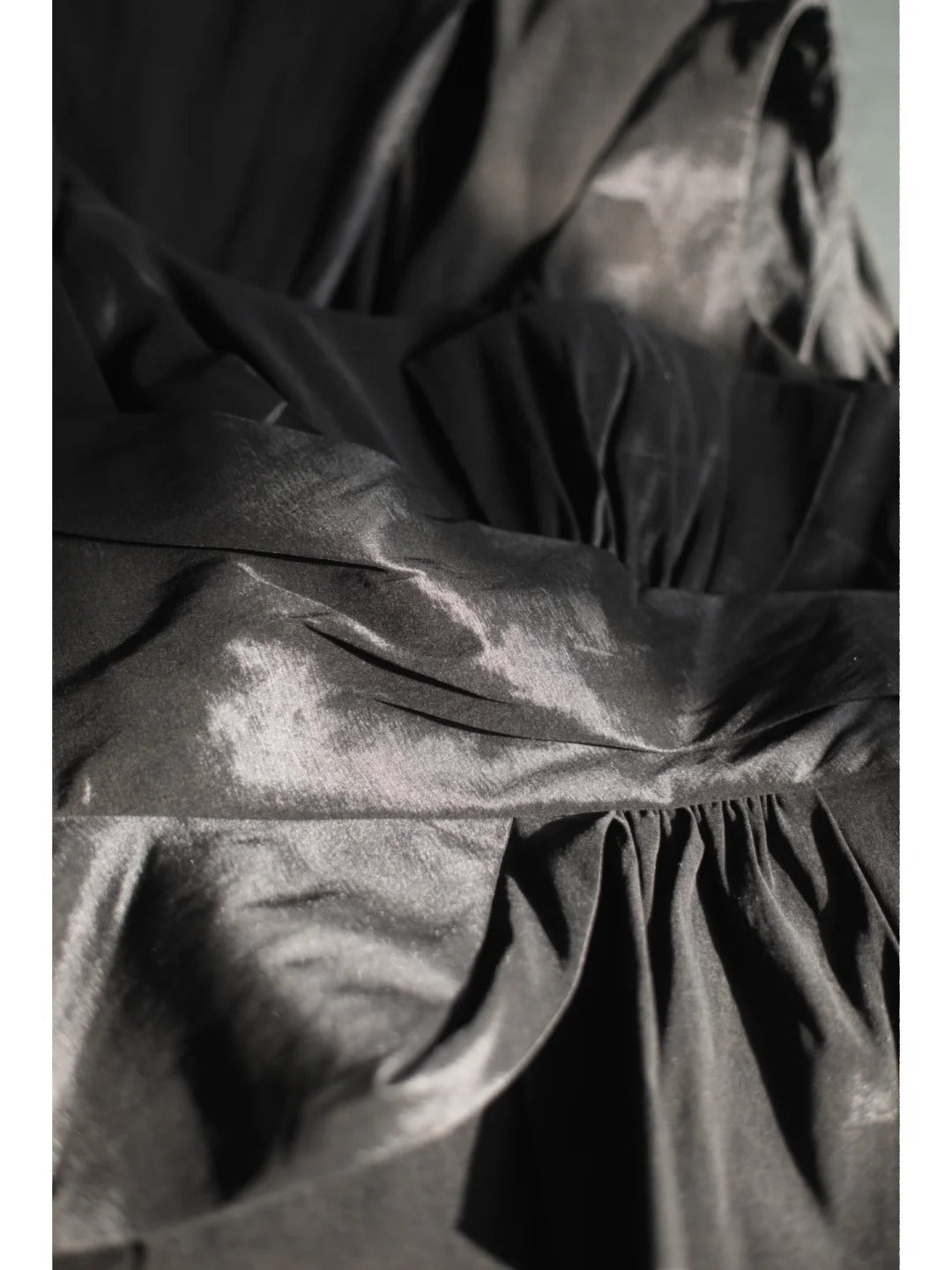 Elegant Black Pleated U-Neck Mermaid Satin Long Formal Prom Dresses