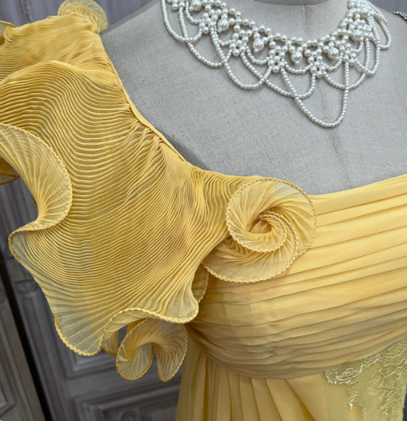Elegant Bright Yellow A-Line One-Shoulder Ruched Floral-Appliqu¨¦ Chiffon Long Formal Prom Dresses