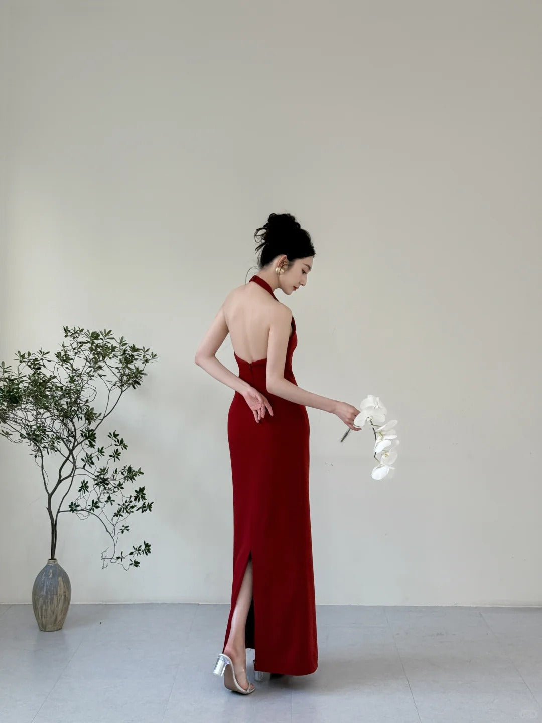 Elegant Burgundy Fitted Halter Neck Deep V-Neck Satin Long Formal Prom Dresses