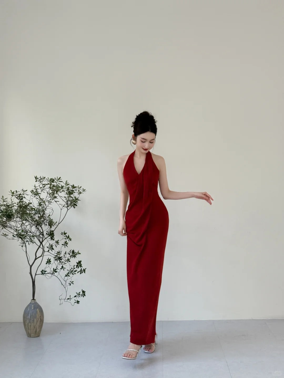 Elegant Burgundy Fitted Halter Neck Deep V-Neck Satin Long Formal Prom Dresses