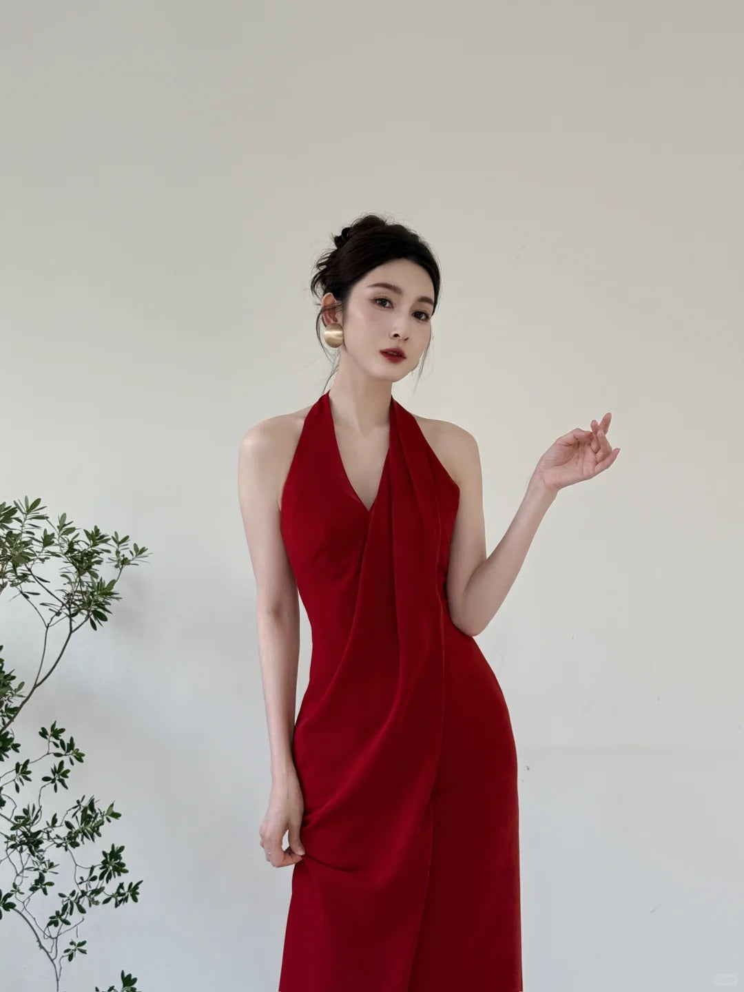 Elegant Burgundy Fitted Halter Neck Deep V-Neck Satin Long Formal Prom Dresses