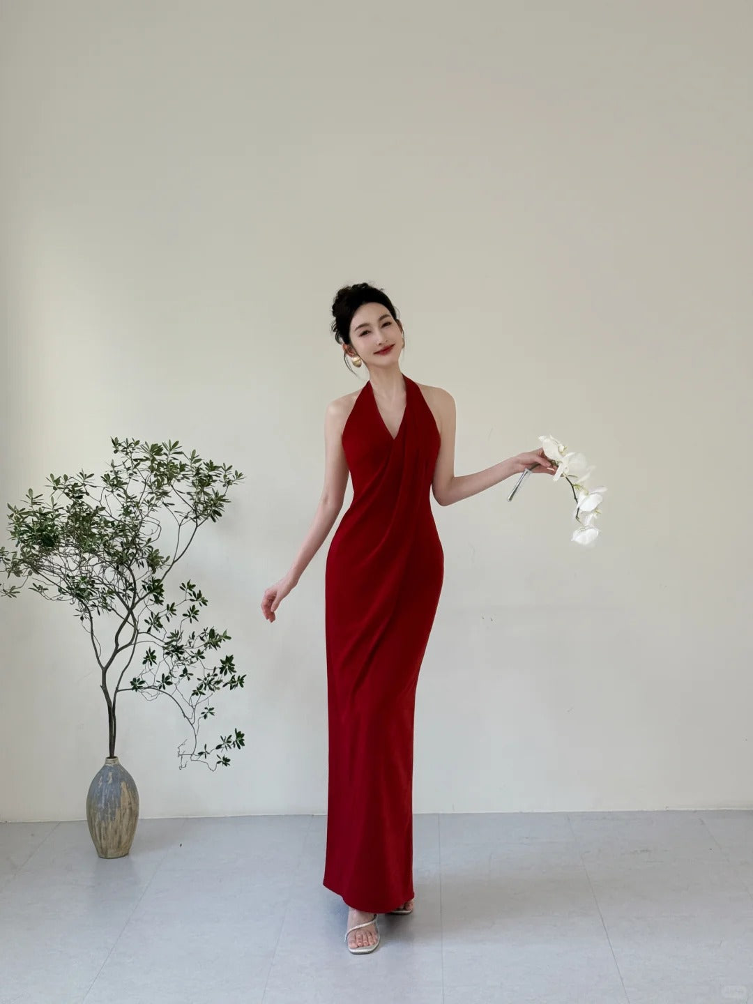 Elegant Burgundy Fitted Halter Neck Deep V-Neck Satin Long Formal Prom Dresses Main image