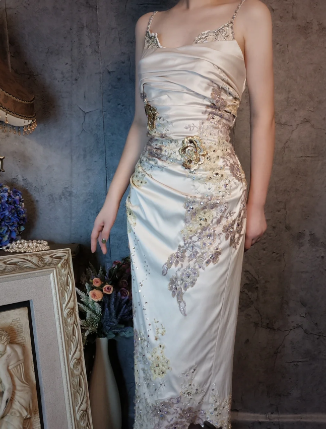 Elegant Champagne Fitted Spaghetti Strap Beaded Embroidered Satin Formal Prom Dresses