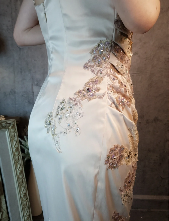 Elegant Champagne Fitted Spaghetti Strap Beaded Embroidered Satin Formal Prom Dresses