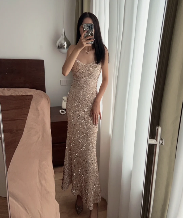 Elegant Champagne Gold Mermaid Halter V-Neck Sequined Long Formal Prom Dresses