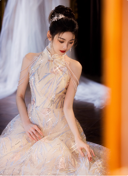 Elegant Cream Apricot A-Line Halter Neck Sequin Embroidered Pearl Fringe Tulle Long Formal Prom Dresses