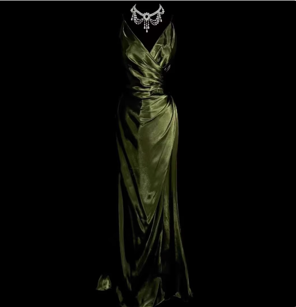 Elegant Dark Green Spaghetti Strap V-Neck Ruched Satin Long Formal Prom Dresses