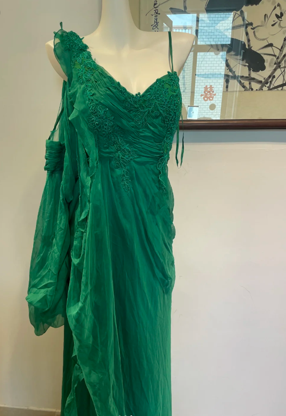 Elegant Green Deep V-Neck Chiffon Long Formal Prom Dresses