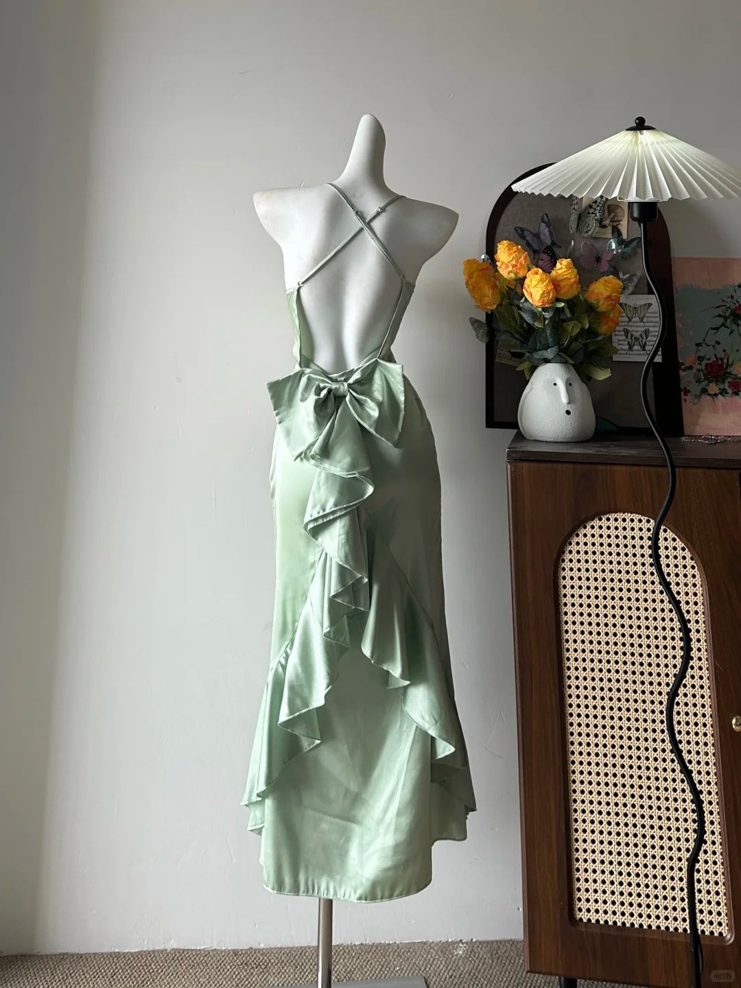 Elegant Green Slim Fit Halter Backless Ruffle Satin Formal Prom Dresses Secondary image