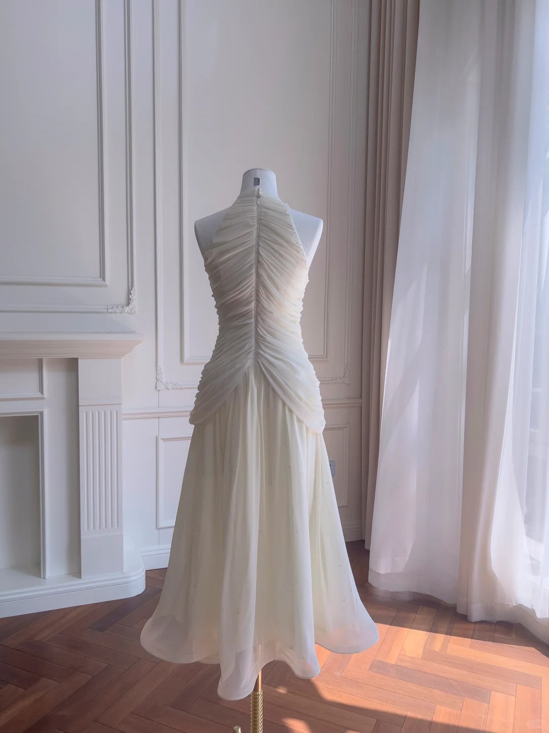 Elegant Ivory A-Line Halter Nack Pearl Pleated Chiffon Formal Prom Dresses