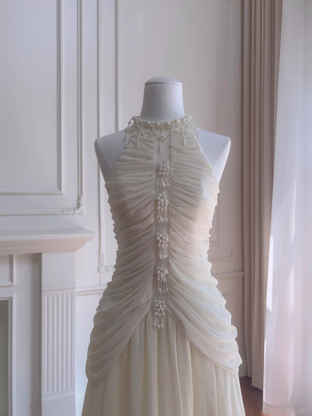 Elegant Ivory A-Line Halter Nack Pearl Pleated Chiffon Formal Prom Dresses