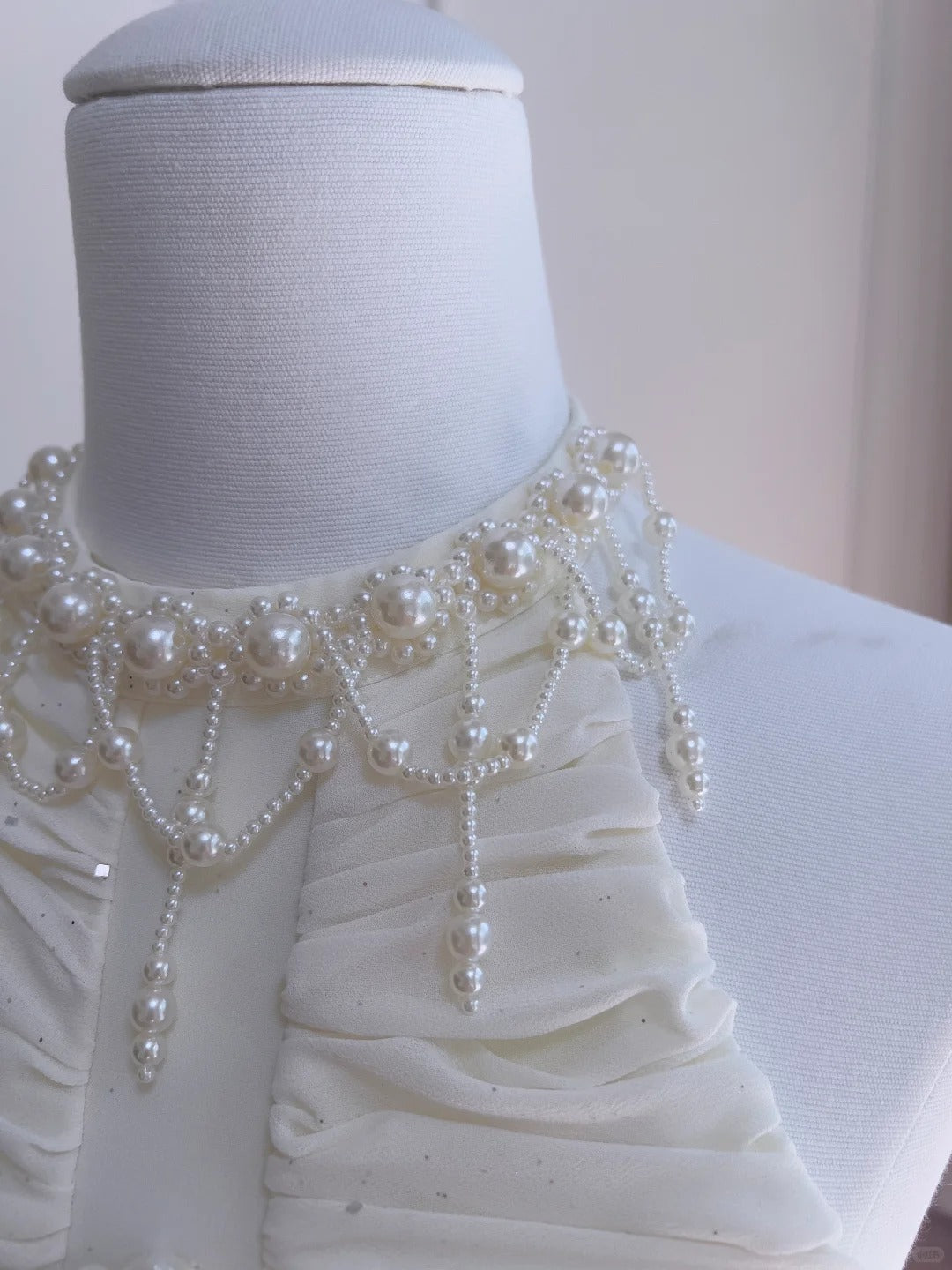 Elegant Ivory A-Line Halter Nack Pearl Pleated Chiffon Formal Prom Dresses