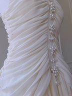 Elegant Ivory A-Line Halter Nack Pearl Pleated Chiffon Formal Prom Dresses