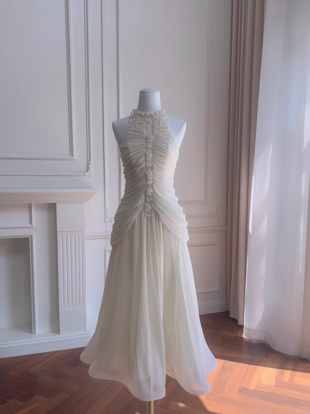Elegant Ivory A-Line Halter Nack Pearl Pleated Chiffon Formal Prom Dresses Main image