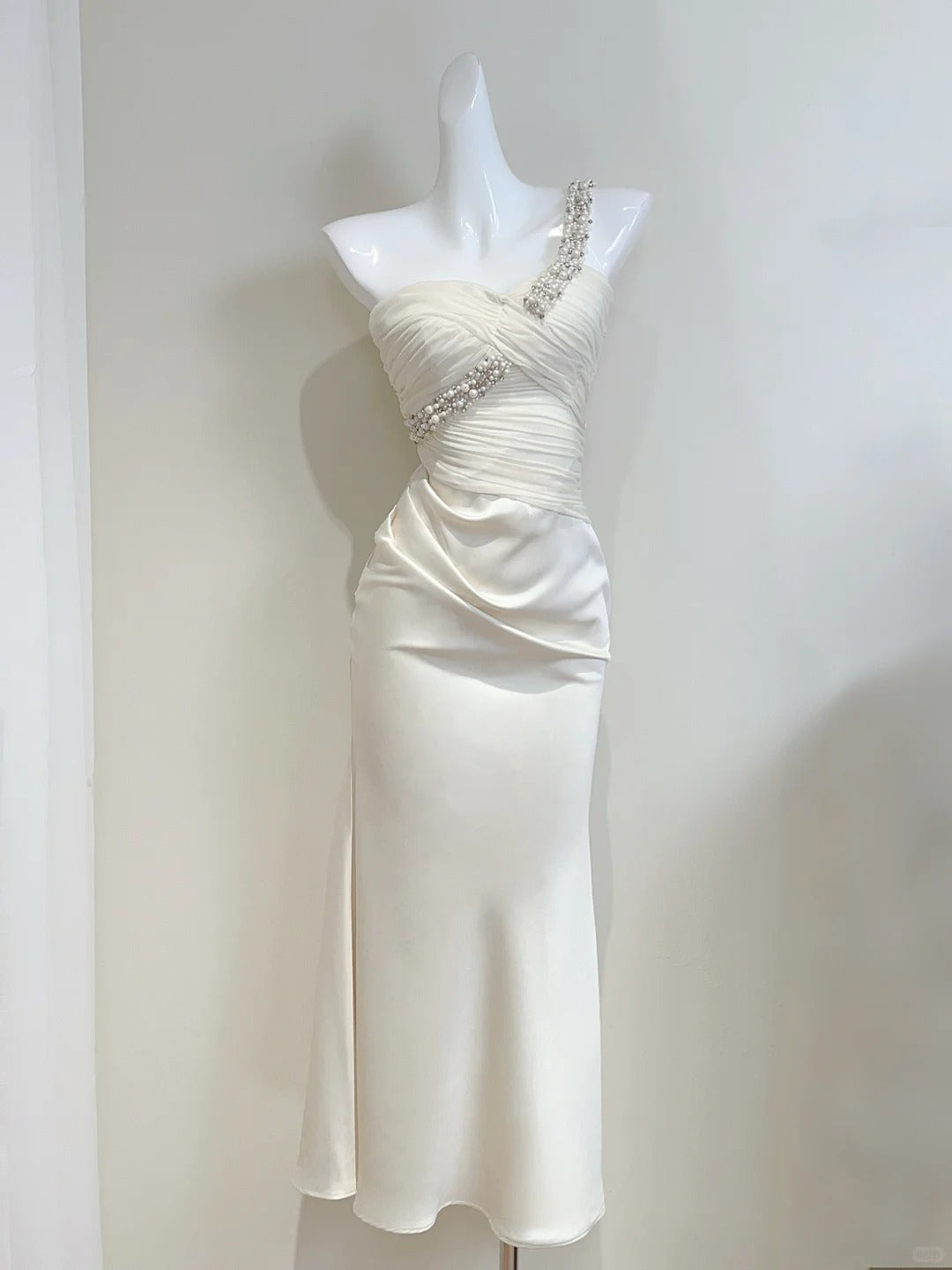 Elegant Ivory Mermaid One-Shoulder Neckline Pearl Rhinestone Satin Long Formal Prom Dresses Bridesmaid Dresses Secondary image