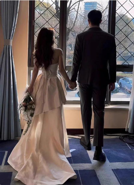 Elegant Ivory Strapless High-Slit Satin Train Formal Prom Dresses Wedding Dresses