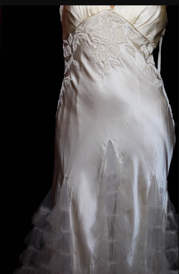 Elegant Ivory V-Neck Beaded Tulle Satin High-Low Formal Prom Dresses