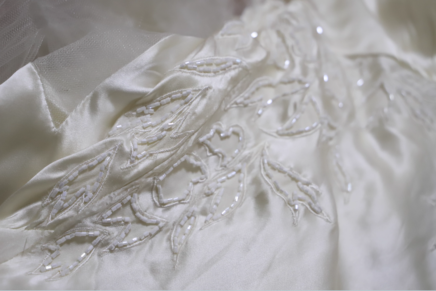 Elegant Ivory V-Neck Beaded Tulle Satin High-Low Formal Prom Dresses