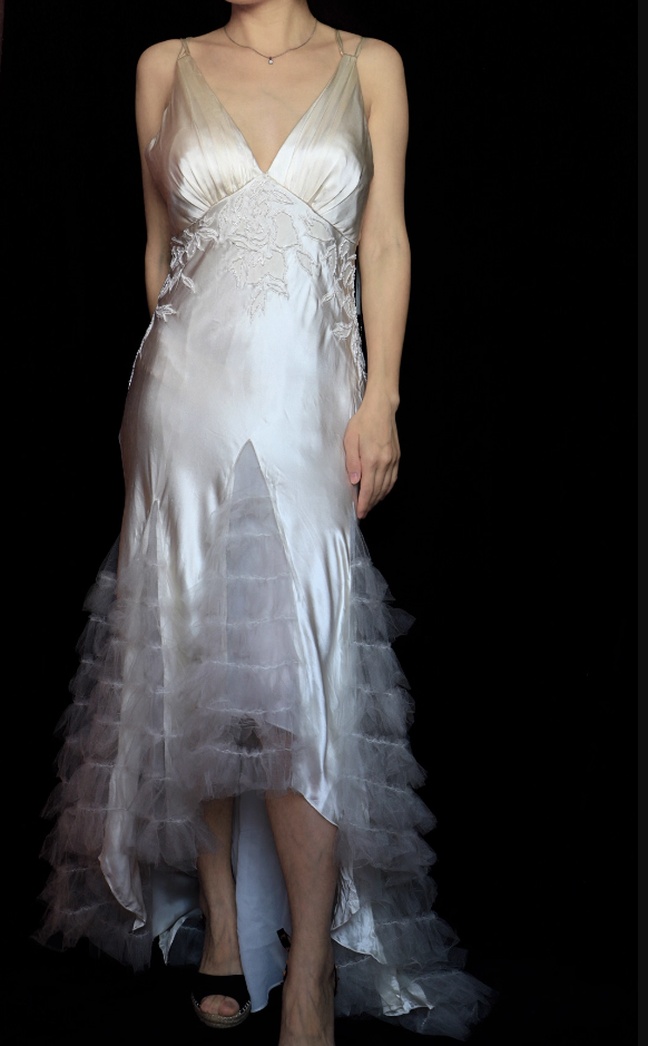 Elegant Ivory V-Neck Beaded Tulle Satin High-Low Formal Prom Dresses Main image