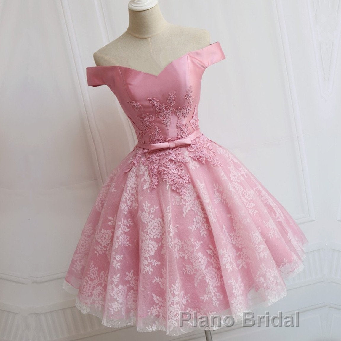 Elegant Lace Appliques Satin Off The Shoulder Homecoming Dresses Short
