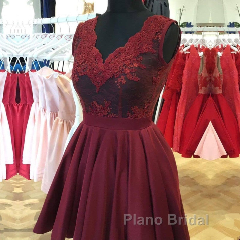 Elegant Lace V-Neck Cap Sleeves Homecoming Dresses Short Cocktail Dresses Secondary image