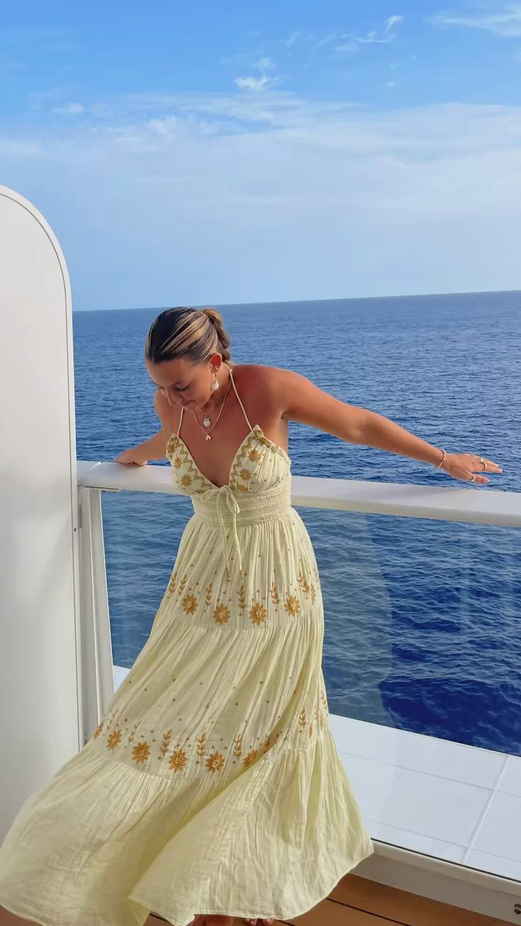 2026 New A Line Spaghetti Strap Embroidered Light Yellow Satin Formal Prom Dresses Outfits