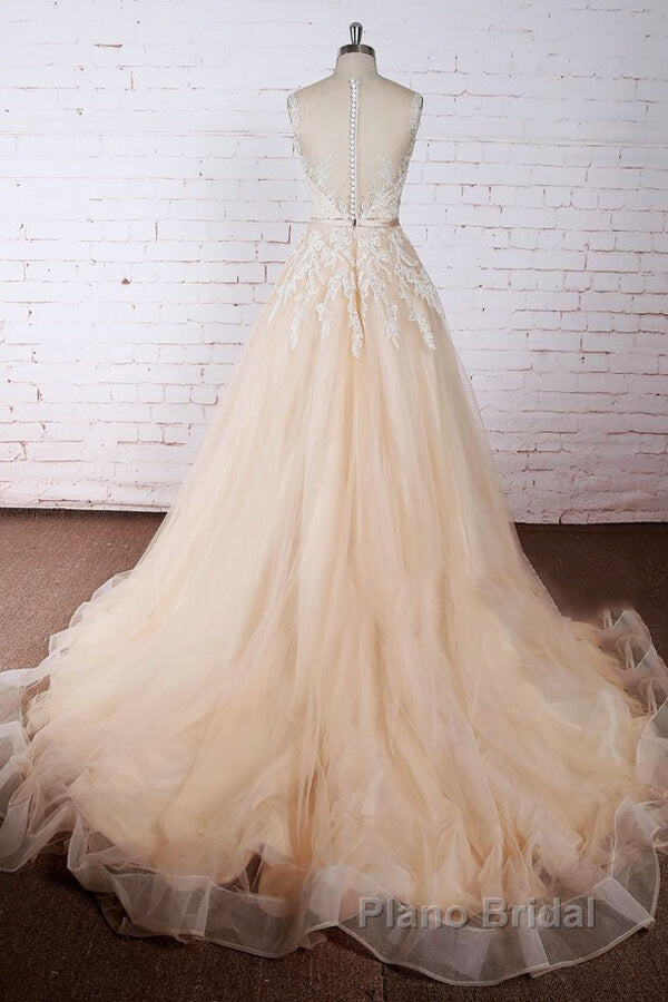 Elegant Long A-line Appliques Lace Tulle Wedding Dress Secondary image
