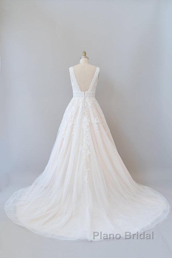 Elegant Long A-line V-neck Appliques Lace Tulle Backless Wedding Dress Secondary image