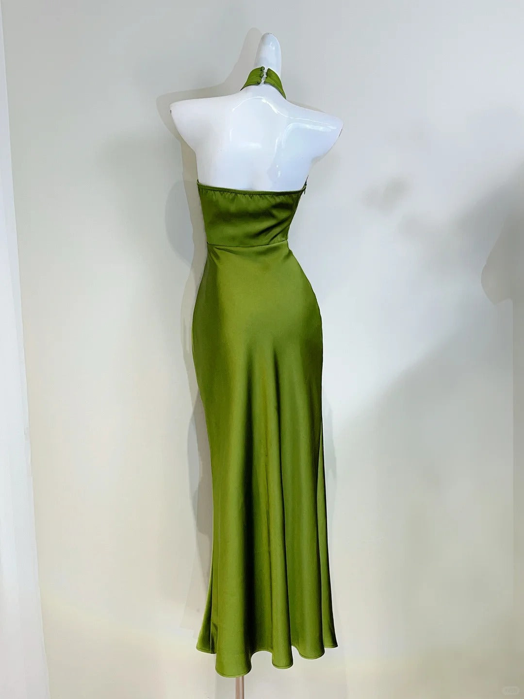 Elegant Minimalist Green Slim Halter Neck Satin Long Formal Prom Dresses