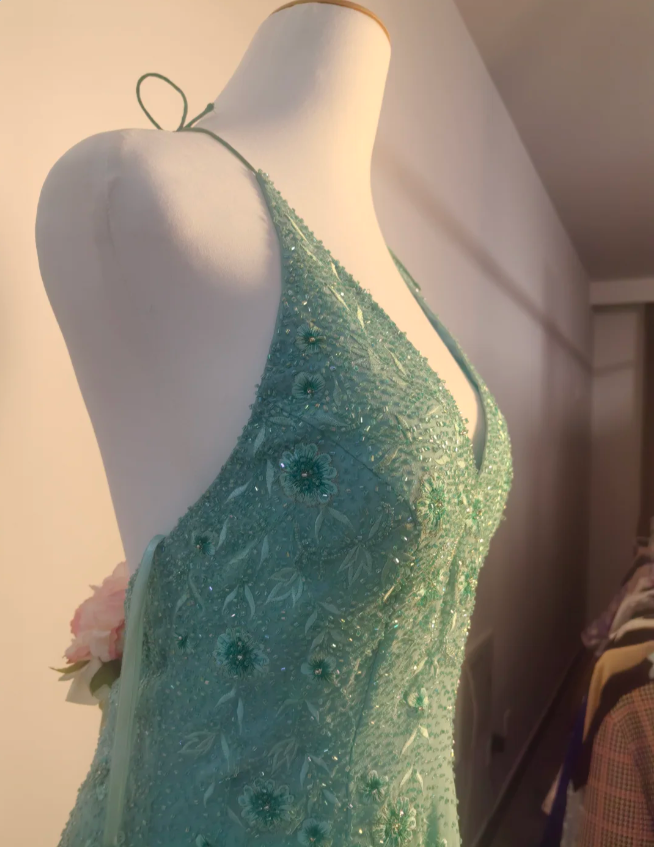 Elegant Mint Green Fitted Beaded Halter Neck Backless Long Formal Prom Dresses