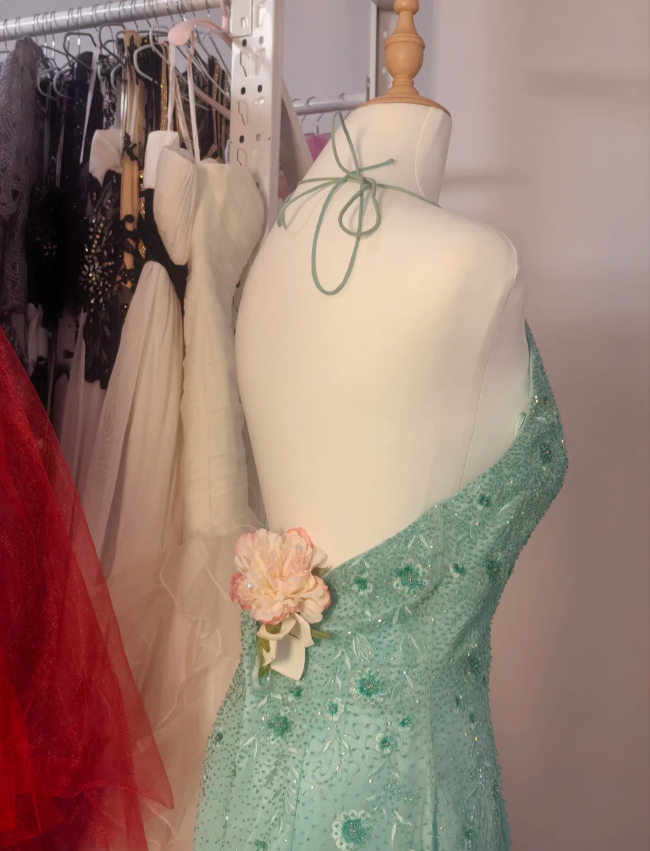 Elegant Mint Green Fitted Beaded Halter Neck Backless Long Formal Prom Dresses
