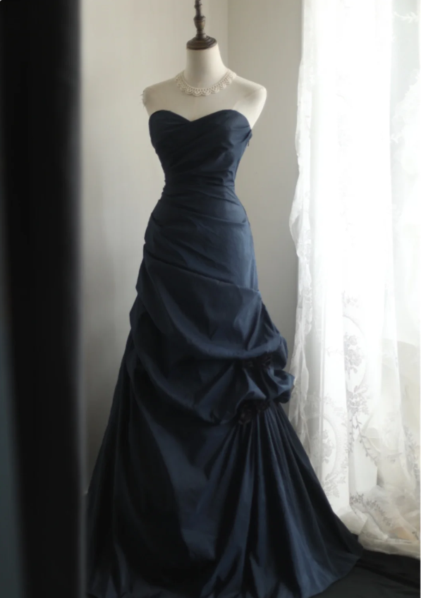 Elegant Navy Blue Mermaid Pleated Satin Long Formal Prom Dresses