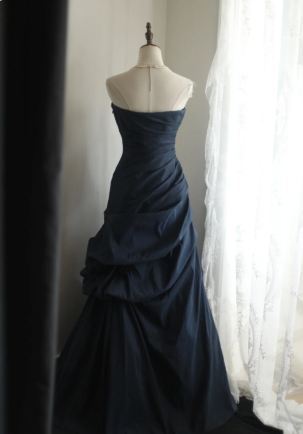 Elegant Navy Blue Mermaid Pleated Satin Long Formal Prom Dresses