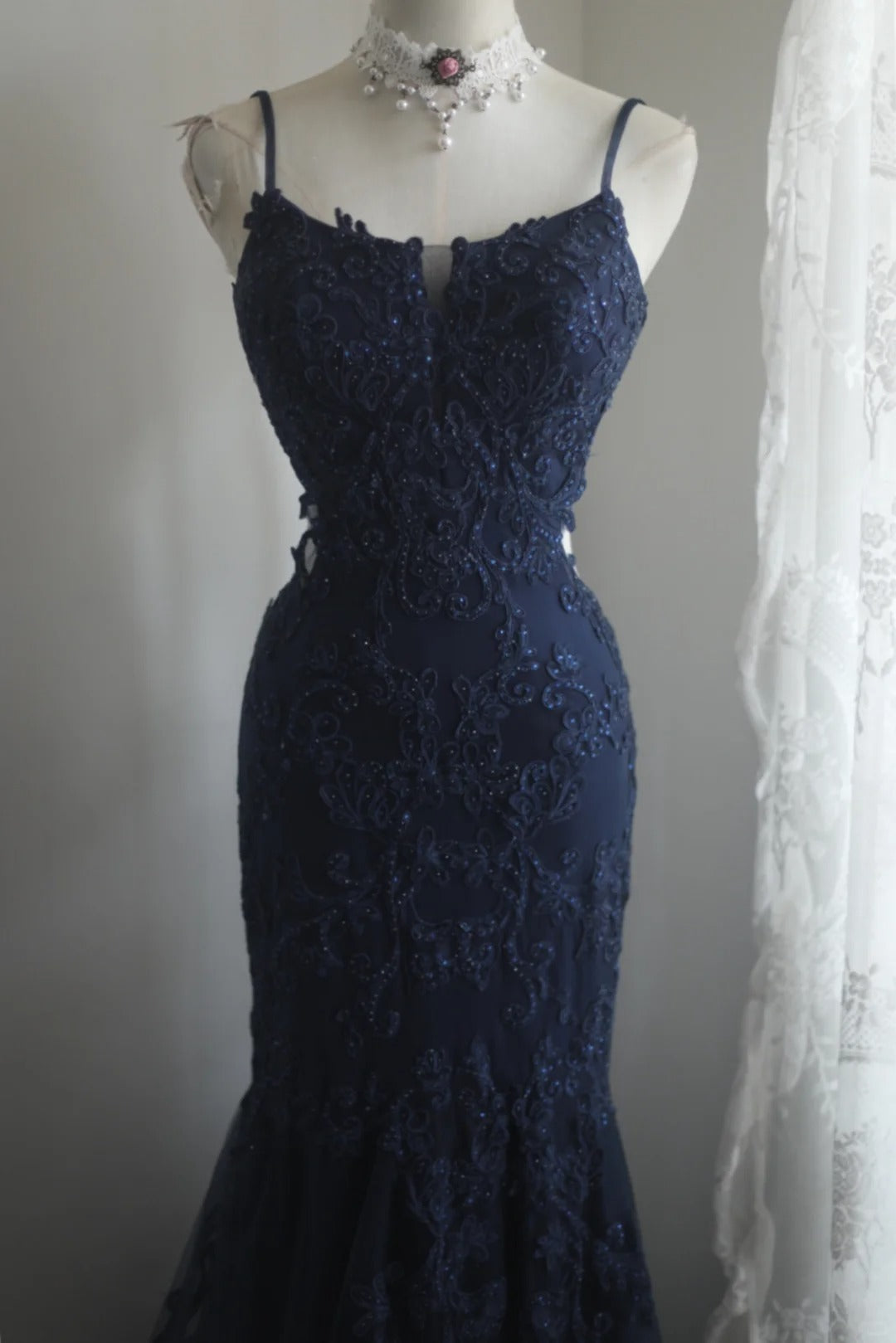 Elegant Navy Blue Mermaid Spaghetti Strap Lace Long Formal Prom Dresses