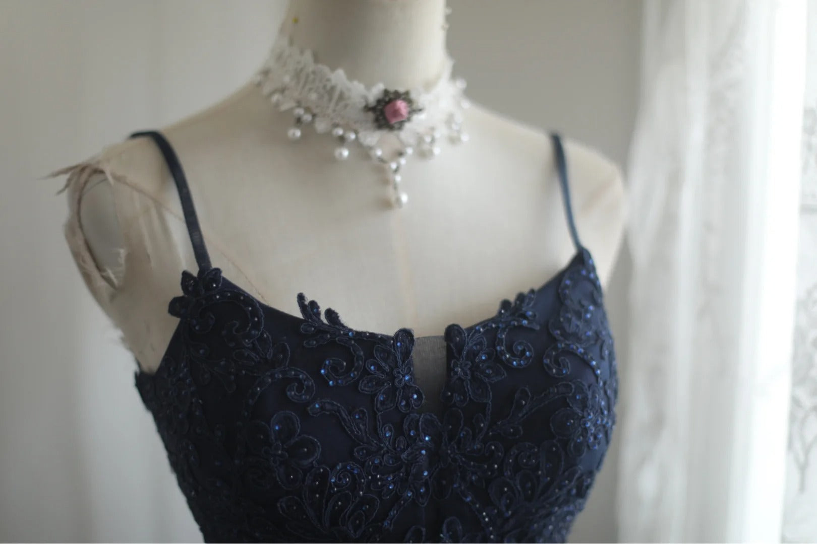 Elegant Navy Blue Mermaid Spaghetti Strap Lace Long Formal Prom Dresses
