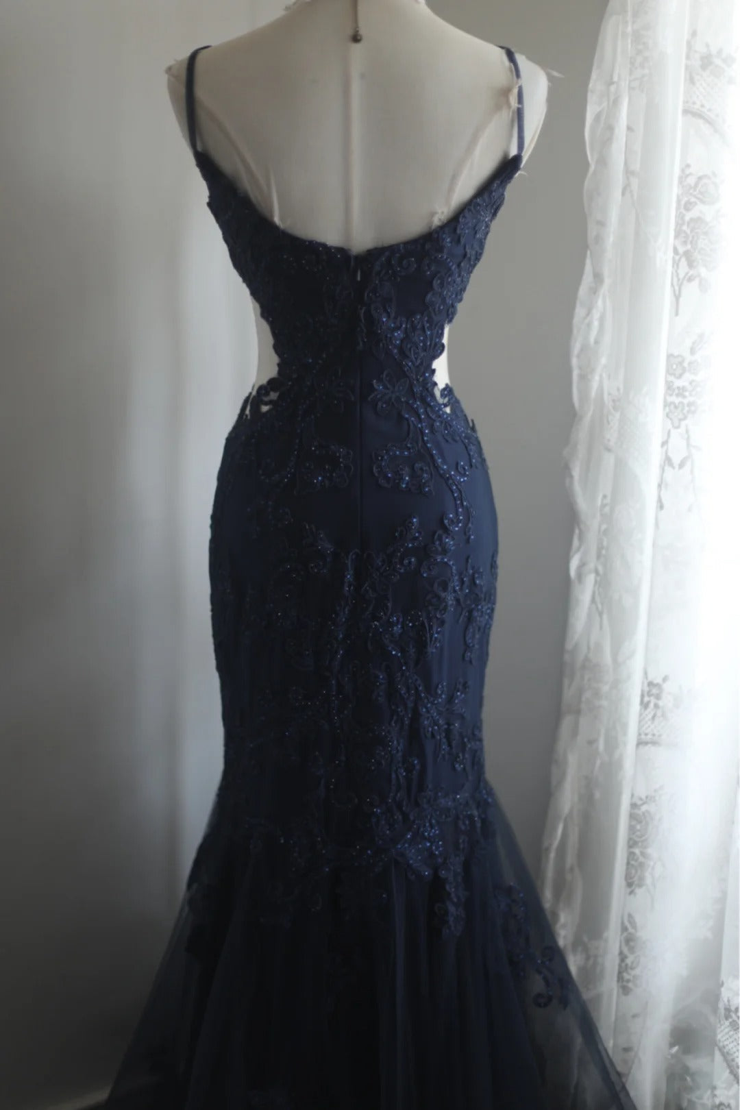 Elegant Navy Blue Mermaid Spaghetti Strap Lace Long Formal Prom Dresses